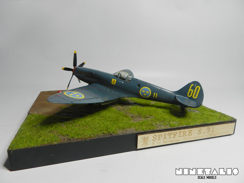 Front view of the Airfix 1/48 Spitfire PR XIX / Spitfire S.31 in Swedish Air force colours. side