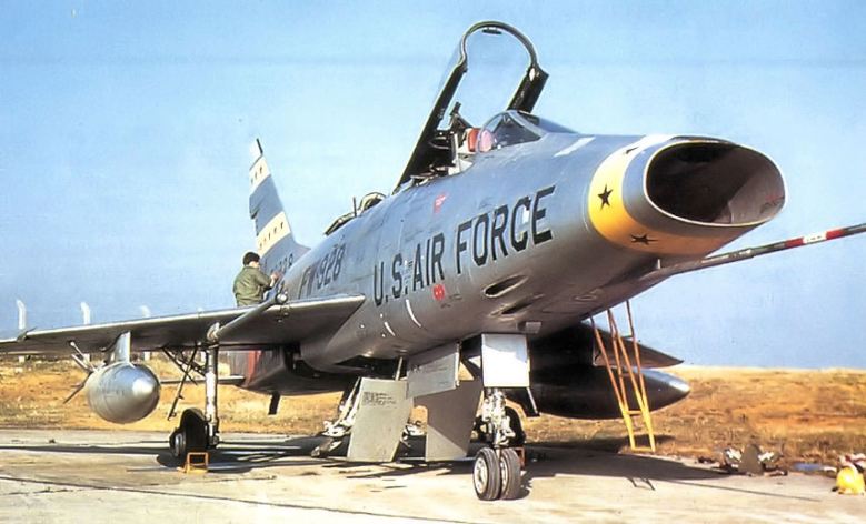 81st_Tactical_Fighter_Squadron_-_North_American_F-100D-60-NA_Super_Sabre_-_56-2928
