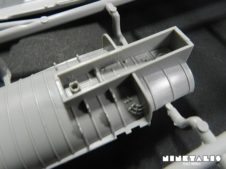 Trumpeter 1/48 F-100D Thunderbirds review sprueAdetails