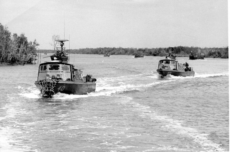 Fast_Patrol_Craft_operating_up_a_river
