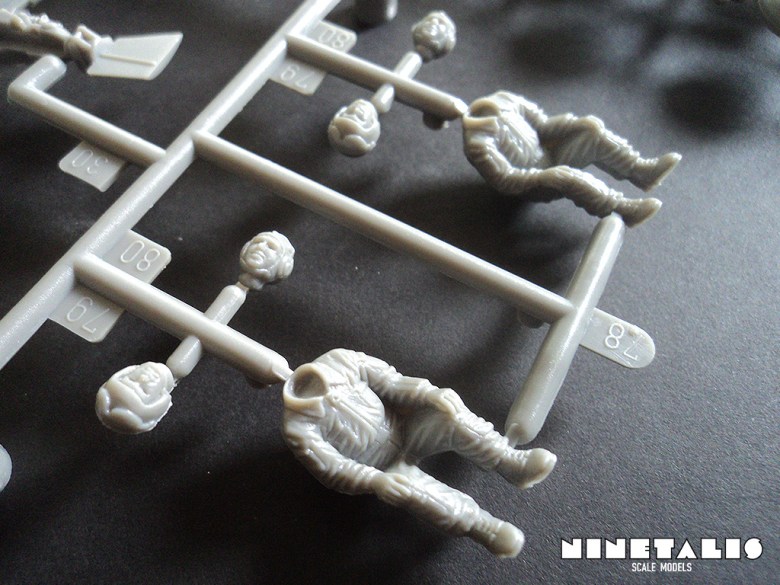 A detail shot of the pilot figurines on the third sprue in Revell's kit number 04942 Mil Mi-24D 'Hind-D'. Hind-sprue2detailpilots