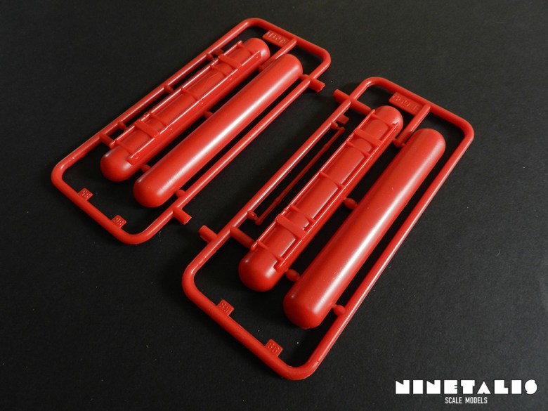 A different view of the D and E sprue, which show more details of the parts of the sprue from the Italeri OH-13/AB-47 Coast Guard kit 859.