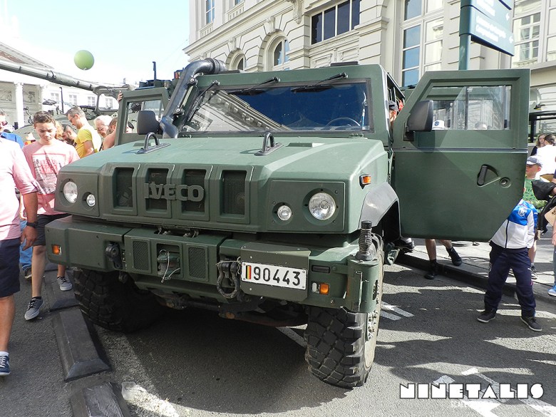 A different view from that same vehicle iveco-belgian-army-2