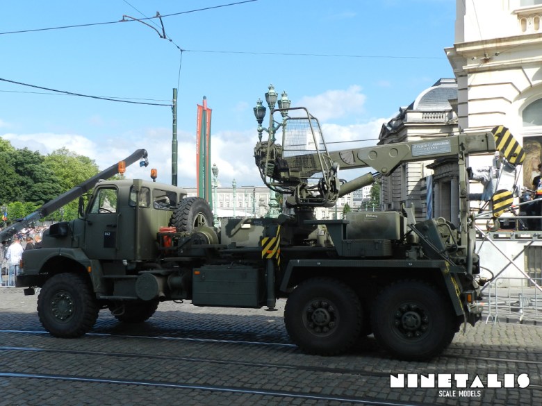 this Volvo Amplirol, probably standing by in case machinery would give in during the display. Volvo-truck-Belgian-Army-3