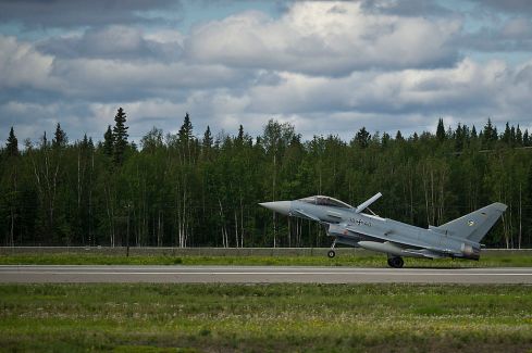 605745_german_air_force_eurofighter_typhoon_lands_at_eielson_afb_alaska__usa_2012-1